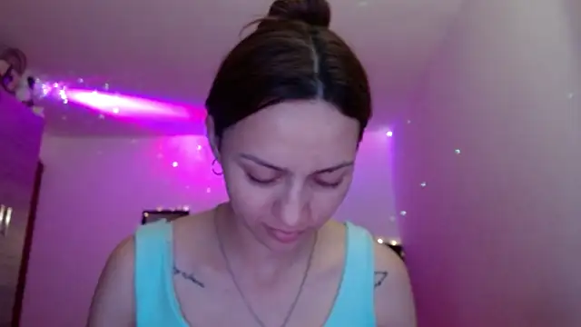 holy juli online show from May 7, 2026, 3:56 am