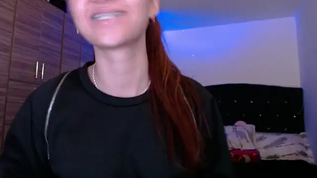 holy juli online show from June 7, 2026, 3:54 am