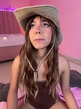KellyOlsenbe online show from May 7, 2026, 9:20 pm