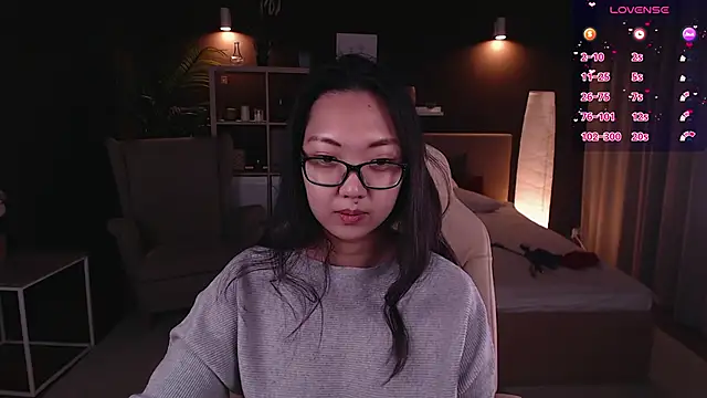 Marine Vact online show from October 3, 2025, 2:03 pm