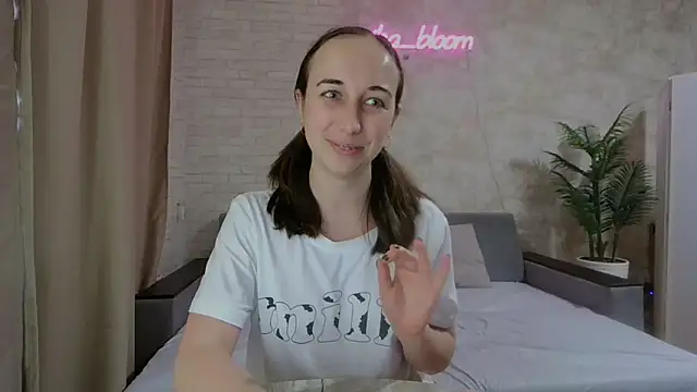 Anika bloom online show from January 22, 2025, 8:07 am