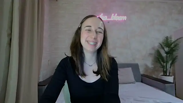 Anika bloom online show from February 6, 2025, 2:33 am
