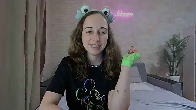 Anika bloom online show from February 11, 2025, 3:18 am