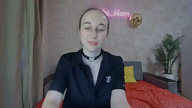Anika bloom online show from February 24, 2025, 5:11 am