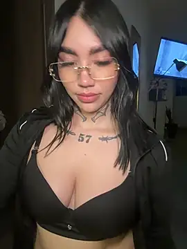 Nickiiiii online show from May 10, 2026, 1:33 am