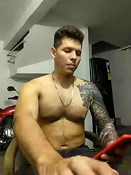 Snapshot of King_russo chatting on September 25, 2025, 12:47 am King russo online show from September 25, 2025, 12:47 am