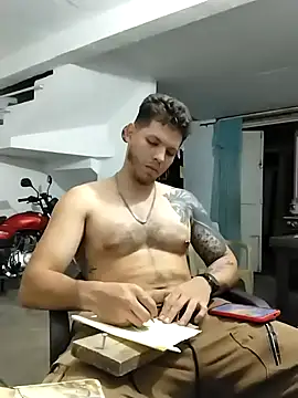 Snapshot of King_russo chatting on October 15, 2025, 12:44 am King russo online show from October 15, 2025, 12:44 am