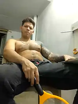 Snapshot of King_russo chatting on October 23, 2025, 12:10 am King russo online show from October 23, 2025, 12:10 am