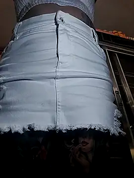 Snapshot of EMILY_ROUSSE71 chatting on October 23, 2025, 9:13 pm EMILY ROUSSE71 online show from October 23, 2025, 9:13 pm