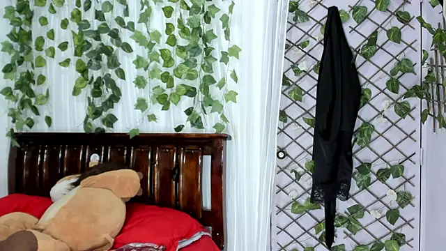 lina paola9 online show from June 14, 2026, 2:24 am