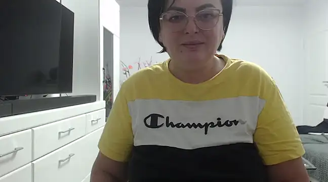Amandamuller1982 online show from December 9, 2024, 5:51 am