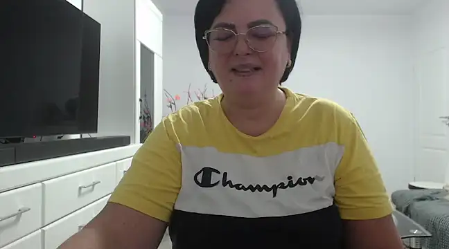 Amandamuller1982 online show from December 9, 2024, 1:02 pm