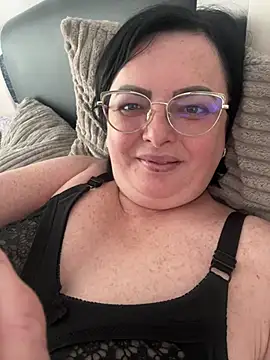 Amandamuller1982 online show from December 19, 2024, 7:40 am