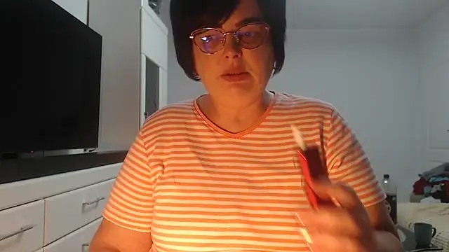 Amandamuller1982 online show from April 24, 2026, 10:45 pm