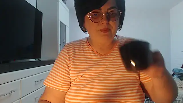 Amandamuller1982 online show from April 25, 2026, 11:46 am