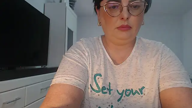 Amandamuller1982 online show from April 26, 2026, 2:04 pm