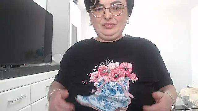 Amandamuller1982 online show from May 3, 2026, 10:10 am