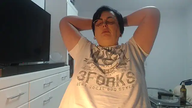 Amandamuller1982 online show from May 3, 2026, 10:16 pm
