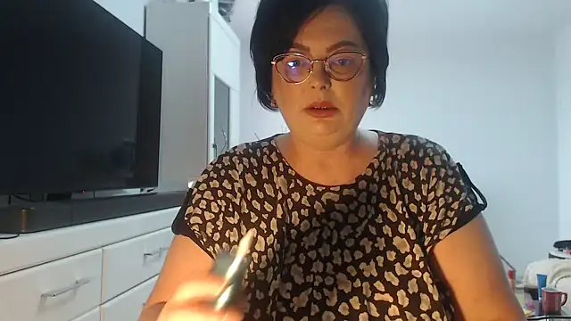 Amandamuller1982 online show from May 8, 2026, 12:32 pm