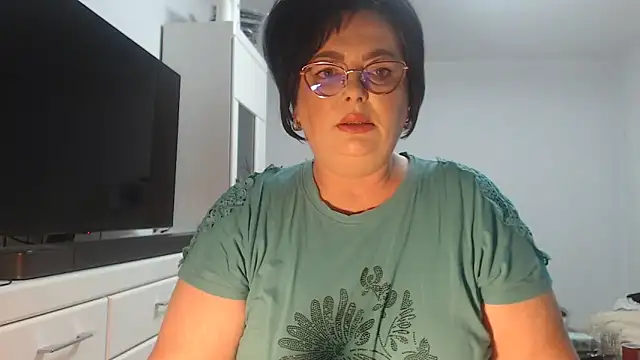 Amandamuller1982 online show from May 16, 2026, 7:56 pm
