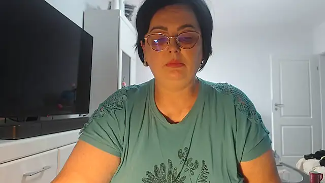 Amandamuller1982 online show from June 4, 2026, 9:15 am