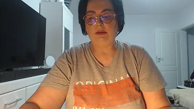 Amandamuller1982 online show from June 8, 2026, 6:30 pm