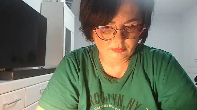 Amandamuller1982 online show from June 12, 2026, 7:35 pm