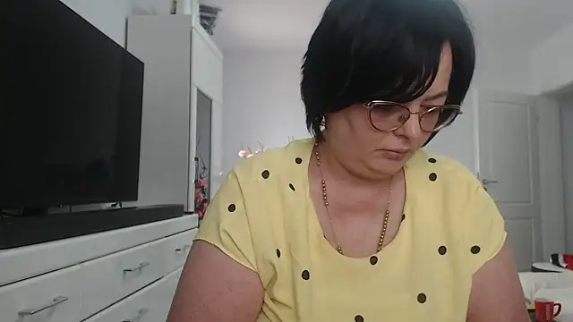 Amandamuller1982 online show from June 17, 2026, 1:45 pm