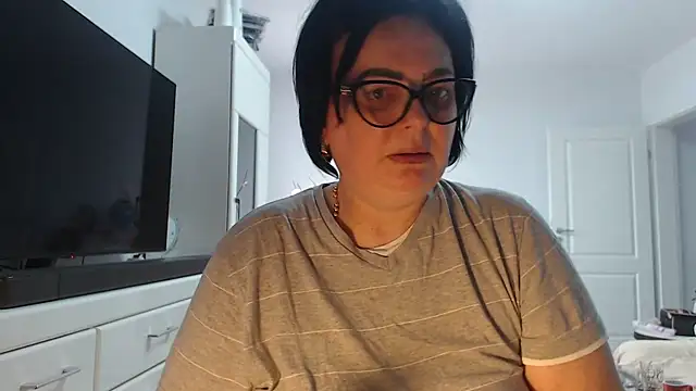 Amandamuller1982 online show from July 3, 2026, 12:22 pm