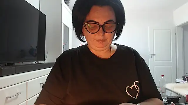 Amandamuller1982 online show from July 4, 2026, 1:39 pm