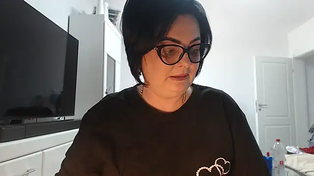 Amandamuller1982 online show from July 5, 2026, 1:29 pm