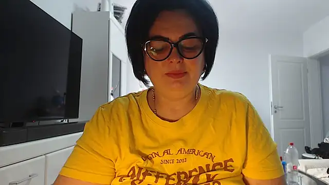 Amandamuller1982 online show from July 6, 2026, 5:48 am