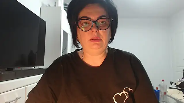 Amandamuller1982 online show from July 6, 2026, 9:50 pm