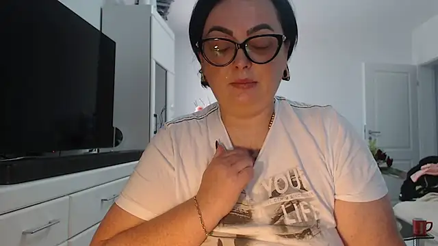 Amandamuller1982 online show from July 17, 2026, 7:37 am