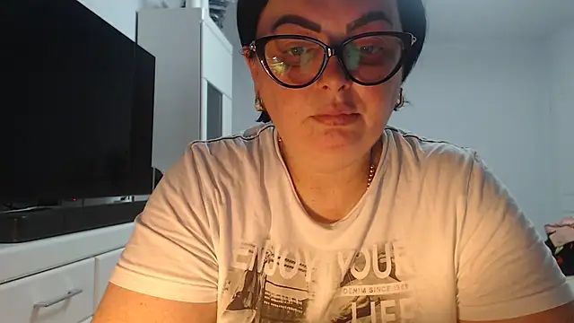 Amandamuller1982 online show from July 18, 2026, 7:28 pm