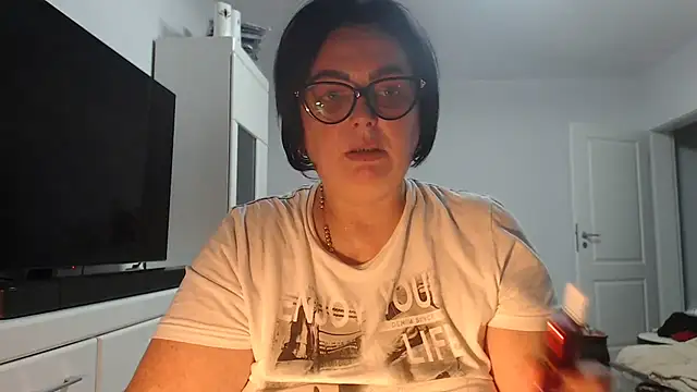 Amandamuller1982 online show from July 26, 2026, 6:37 pm