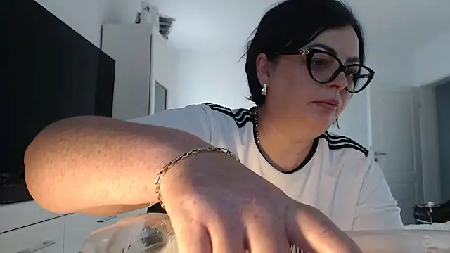 Amandamuller1982 online show from August 4, 2026, 4:59 am