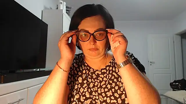 Amandamuller1982 online show from August 4, 2026, 6:10 pm