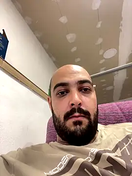 chicomallorca96 online show from October 20, 2025, 3:34 pm