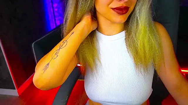 Snapshot of SashaBloom__ chatting on February 3, 2025, 3:31 am SashaBloom online show from February 3, 2025, 3:31 am