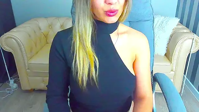 Snapshot of SashaBloom__ chatting on February 6, 2025, 12:11 am SashaBloom online show from February 6, 2025, 12:11 am