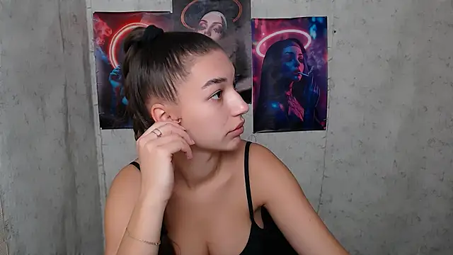 Snapshot of KarolinaRosse_ chatting on September 26, 2025, 5:00 am KarolinaRosse online show from September 26, 2025, 5:00 am