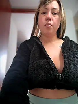 Snapshot of VIOLETA-25_ chatting on November 20, 2025, 12:05 pm VIOLETA-25 online show from November 20, 2025, 12:05 pm