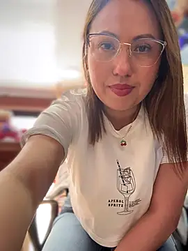 Snapshot of VIOLETA-25_ chatting on November 25, 2025, 3:23 pm VIOLETA-25 online show from November 25, 2025, 3:23 pm