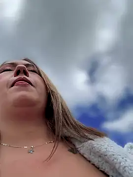 Snapshot of VIOLETA-25_ chatting on December 19, 2025, 3:30 pm VIOLETA-25 online show from December 19, 2025, 3:30 pm