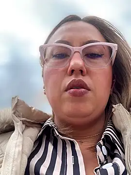VIOLETA-25  online show from May 14, 2026, 3:30 pm