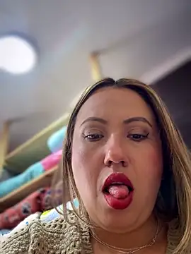 VIOLETA-25  online show from May 31, 2026, 7:59 pm