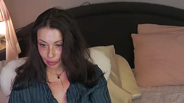 Mia Lovi online show from May 9, 2026, 6:24 pm
