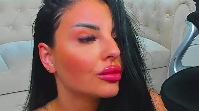 Snapshot of anemarieejolie chatting on February 11, 2025, 10:18 pm anemarieejolie online show from February 11, 2025, 10:18 pm