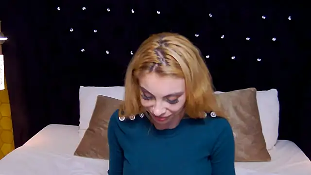 Snapshot of LaraAddison chatting on January 25, 2025, 4:24 pm LaraAddison online show from January 25, 2025, 4:24 pm
